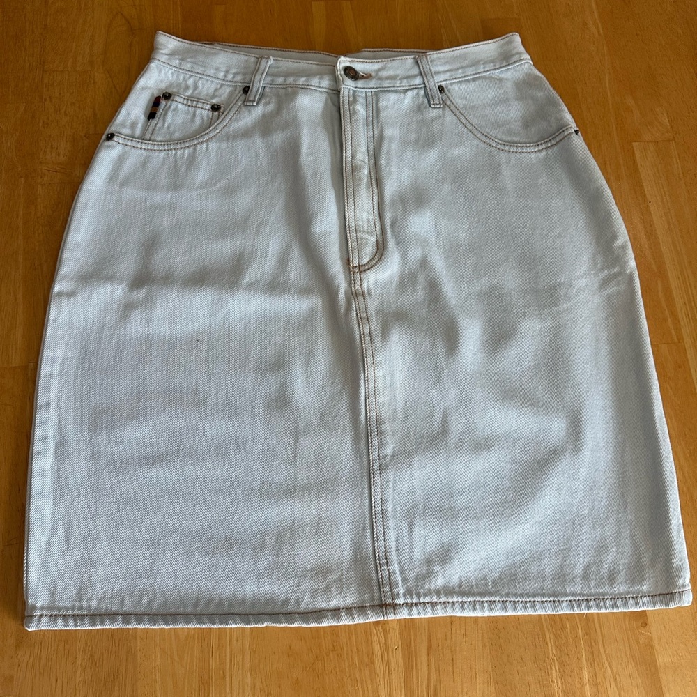 Vintage Gitano Jean Denim Skirt. Light wash. Size 16. ❣️
